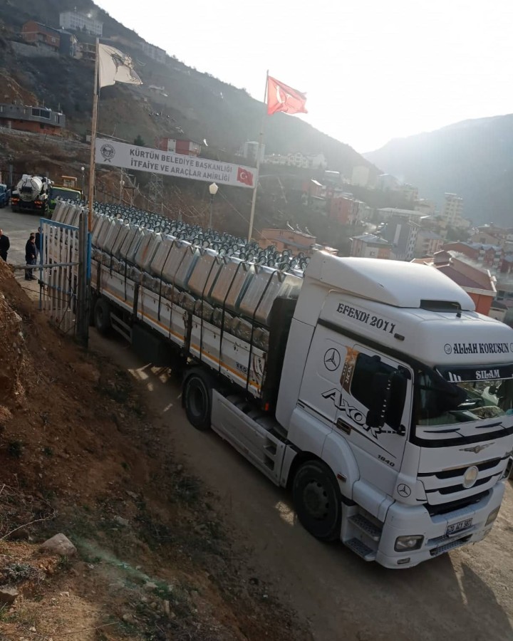 Çevre ve Şehircilik Bakanlığı tarafından 100 adet çöp konteyeri hibe edildi
